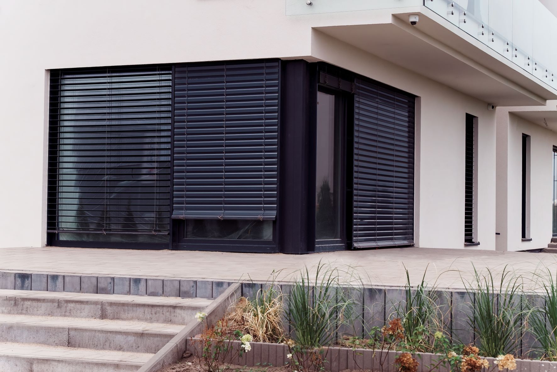 Żaluzje fasadowe na okna tarasowe