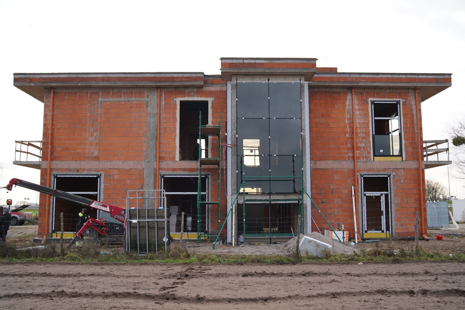 Aluminiumfassade: Moderne Architektur ohne Kompromisse. Alles, was Sie über Glasfassaden wissen müssen